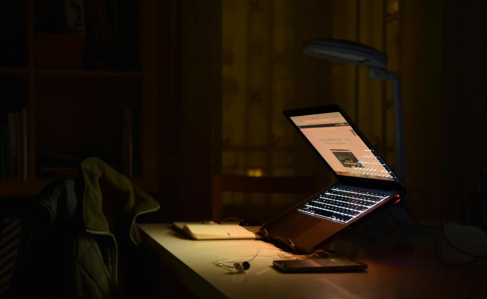 Serverinfrastruktur für KI-Performance-Überwachung